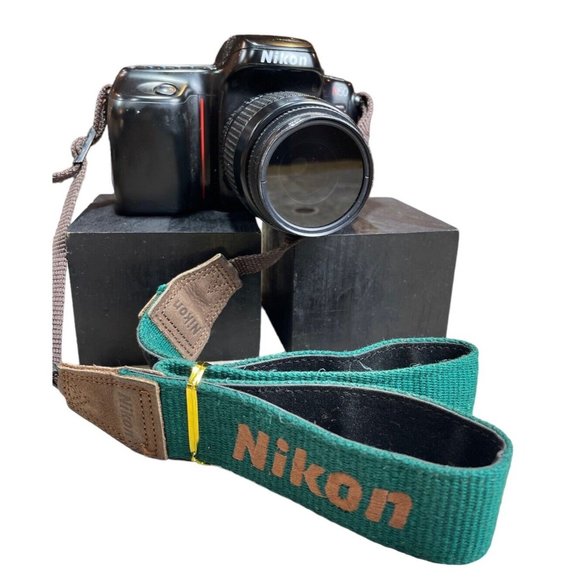 Nikon N50 35-80mm 1:4-5.6D Lenses Auto Manual Zoom Black Film Camera Not Tested
